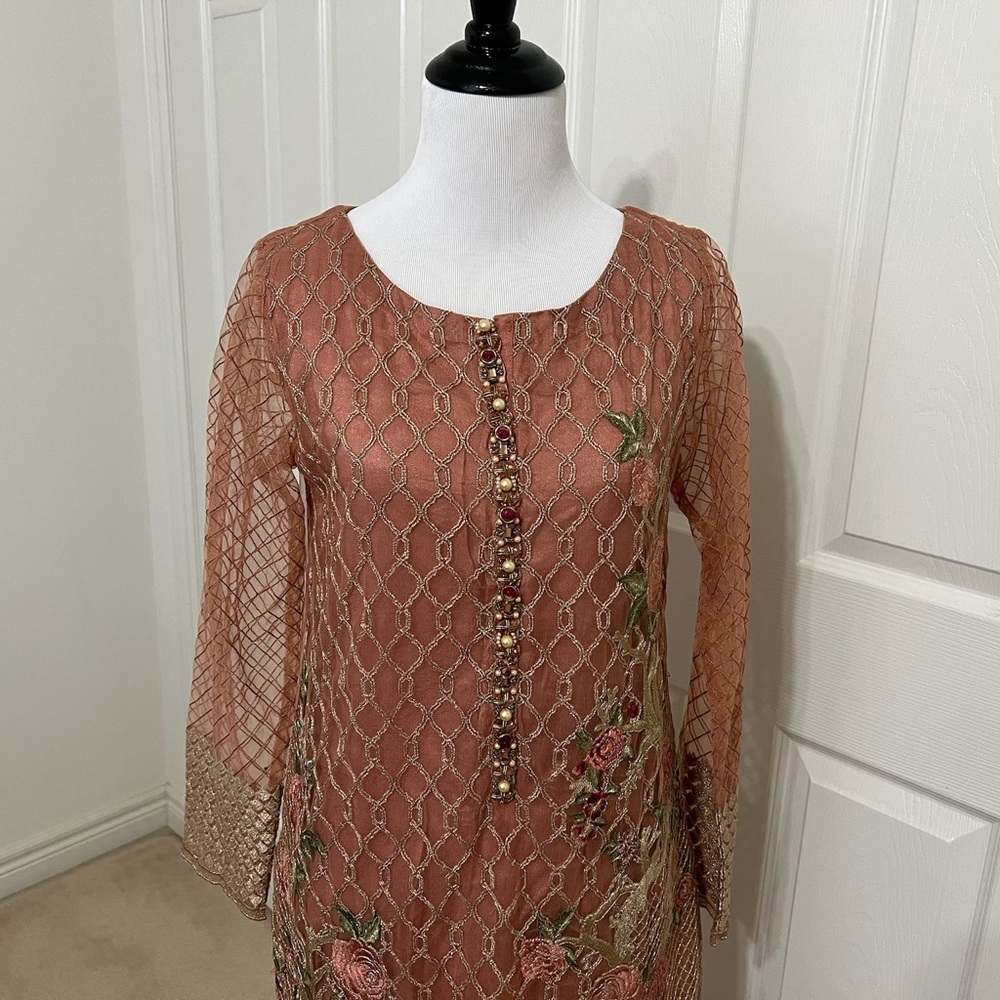 NEW! LIMELIGHT embellished and embroidered dress size smalll